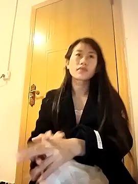 luy-xinh02 online show from 10-31-25, 02:24