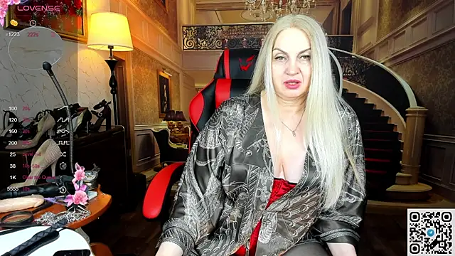 Snapshot of Nina_Devillle chatting on 05-17-26, 03:06 Nina Devillle online show from 05-17-26, 03:06