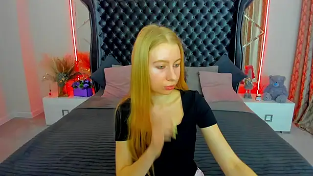 Snapshot of Alina_Blonde chatting on 06-20-26, 05:34 Alina Blonde online show from 06-20-26, 05:34