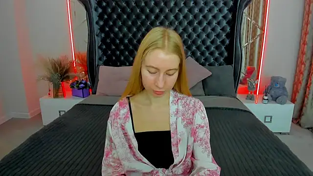 Snapshot of Alina_Blonde chatting on 06-13-26, 05:38 Alina Blonde online show from 06-13-26, 05:38