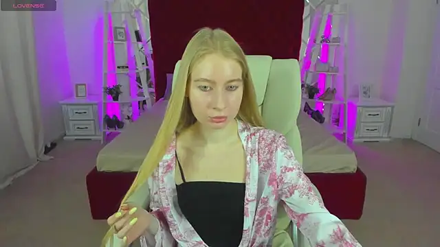 Snapshot of Alina_Blonde chatting on 06-16-26, 05:40 Alina Blonde online show from 06-16-26, 05:40