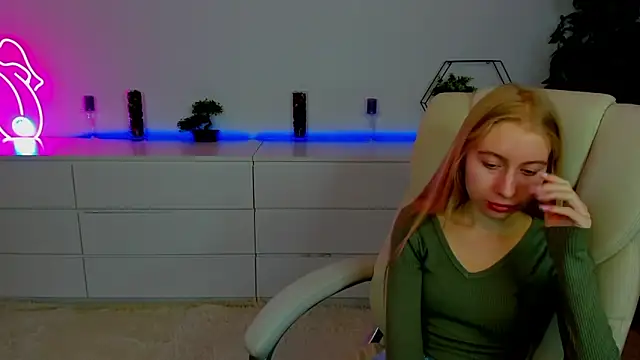 Alina Blonde online show from 10-15-25, 05:39