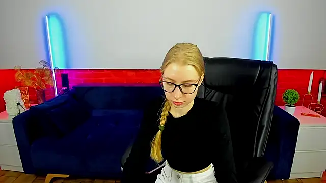 Alina Blonde online show from 09-30-25, 05:35