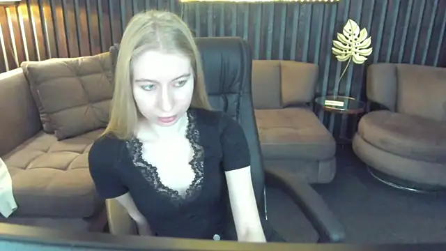 Snapshot of Alina_Blonde chatting on 05-05-26, 05:32 Alina Blonde online show from 05-05-26, 05:32