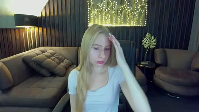Snapshot of Alina_Blonde chatting on 07-23-26, 05:38 Alina Blonde online show from 07-23-26, 05:38