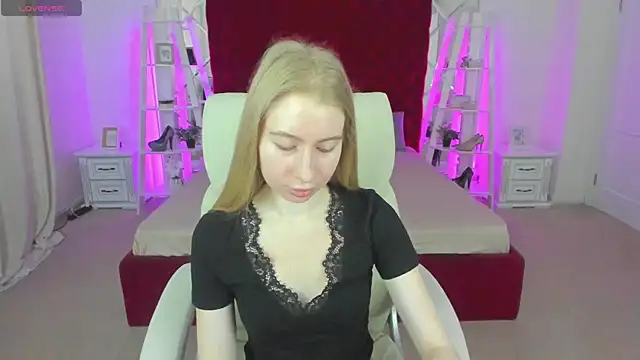 Snapshot of Alina_Blonde chatting on 05-20-26, 05:37 Alina Blonde online show from 05-20-26, 05:37