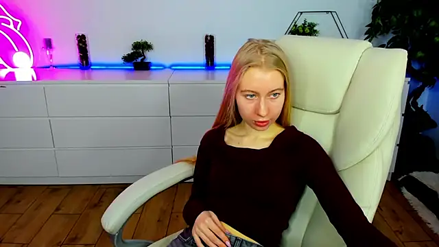 Alina Blonde online show from 11-30-25, 06:47