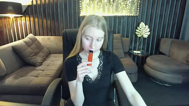 Snapshot of Alina_Blonde chatting on 05-11-26, 02:56 Alina Blonde online show from 05-11-26, 02:56