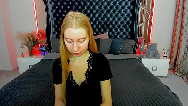 Snapshot of Alina_Blonde chatting on 05-29-26, 05:35 Alina Blonde online show from 05-29-26, 05:35