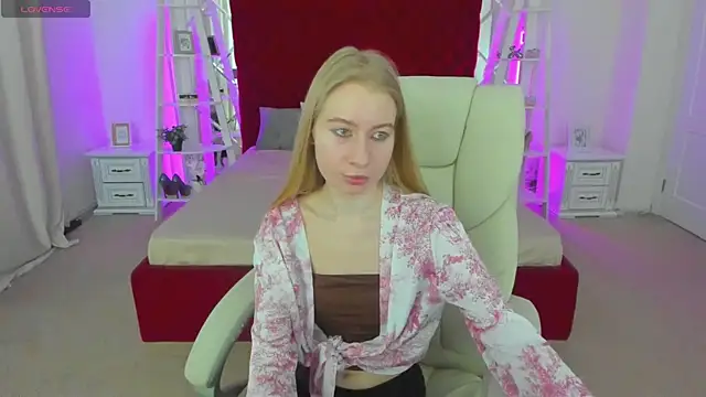 Snapshot of Alina_Blonde chatting on 06-14-26, 05:41 Alina Blonde online show from 06-14-26, 05:41