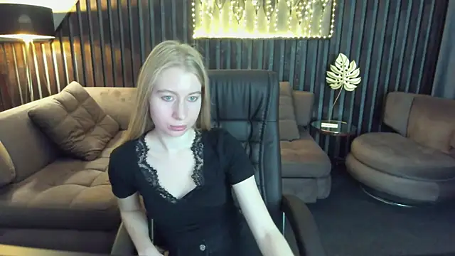 Snapshot of Alina_Blonde chatting on 05-11-26, 05:53 Alina Blonde online show from 05-11-26, 05:53