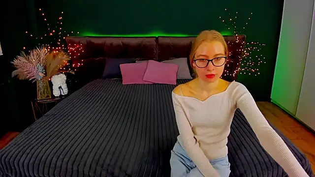 Alina Blonde online show from 10-19-25, 05:43