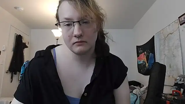 Snapshot of tbutchrat chatting on 10-25-25, 10:21 tbutchrat online show from 10-25-25, 10:21