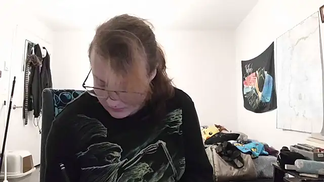 Snapshot of tbutchrat chatting on 10-18-25, 04:25 tbutchrat online show from 10-18-25, 04:25