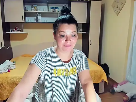 Snapshot of Soffy_Skye chatting on 02-10-26, 05:06 Soffy Skye online show from 02-10-26, 05:06