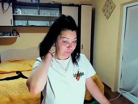 Snapshot of Soffy_Skye chatting on 05-12-26, 05:26 Soffy Skye online show from 05-12-26, 05:26