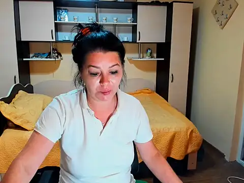 Snapshot of Soffy_Skye chatting on 06-19-26, 04:29 Soffy Skye online show from 06-19-26, 04:29