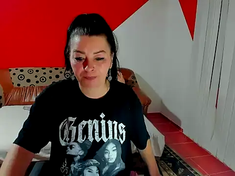 Soffy Skye online show from 10-31-25, 03:47