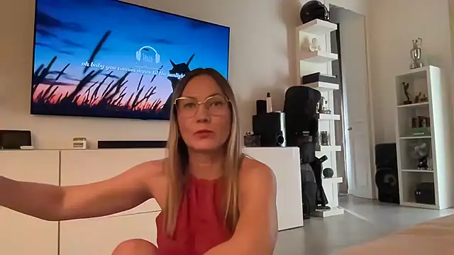 Feyoraa online show from 07-19-26, 03:53