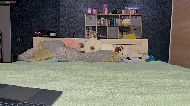 AzureEyes online show from 11-18-25, 03:48