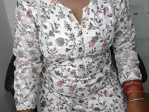 Snapshot of bold_naina chatting on 10-03-25, 03:52 bold naina online show from 10-03-25, 03:52