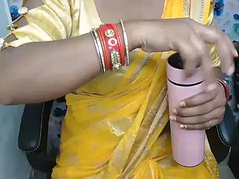 Snapshot of bold_naina chatting on 09-25-25, 04:29 bold naina online show from 09-25-25, 04:29