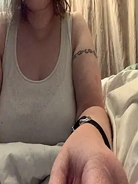 Snapshot of lindamarie_ chatting on 09-28-25, 02:24 lindamarie online show from 09-28-25, 02:24