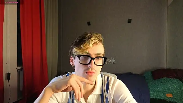 Snapshot of OLIVER__MARTINEZ chatting on 10-05-25, 09:27 OLIVER MARTINEZ online show from 10-05-25, 09:27