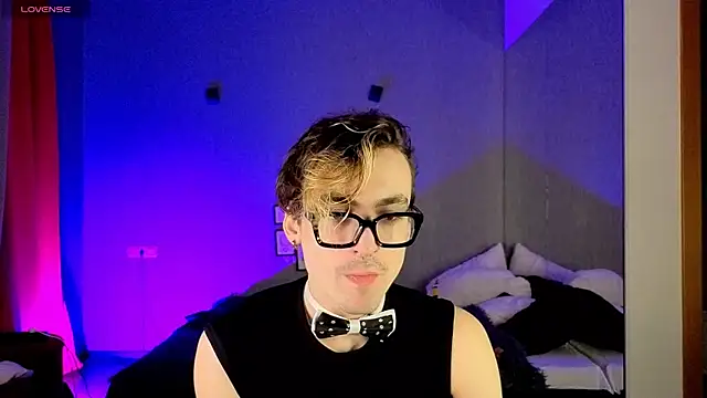 Snapshot of OLIVER__MARTINEZ chatting on 10-13-25, 05:31 OLIVER MARTINEZ online show from 10-13-25, 05:31
