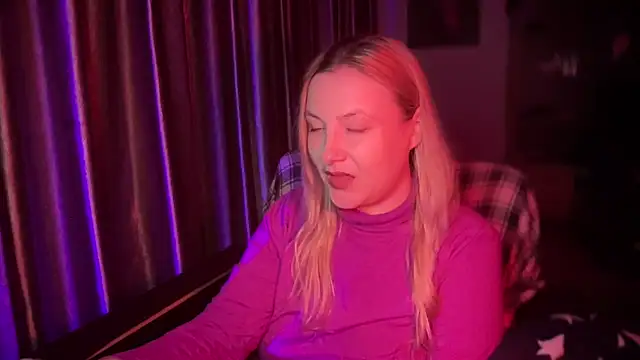 BikiHellena online show from 11-28-25, 12:22