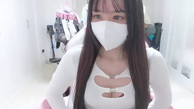  Mia land  online show from 02-25-26, 02:39