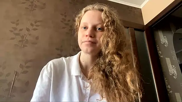Snapshot of GlyndaCaver chatting on 09-22-25, 09:59 GlyndaCaver online show from 09-22-25, 09:59