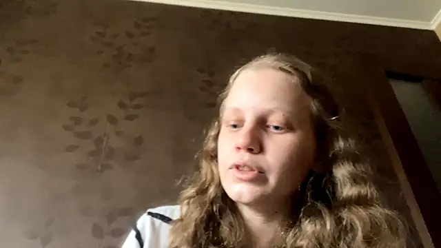 Snapshot of GlyndaCaver chatting on 10-09-25, 12:06 GlyndaCaver online show from 10-09-25, 12:06