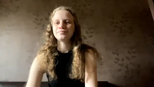 Snapshot of GlyndaCaver chatting on 10-05-25, 10:39 GlyndaCaver online show from 10-05-25, 10:39