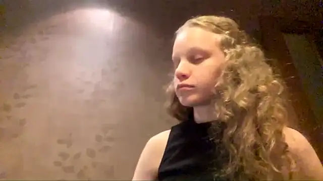 Snapshot of GlyndaCaver chatting on 10-11-25, 02:07 GlyndaCaver online show from 10-11-25, 02:07