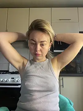 Snapshot of MartaLuna_ chatting on 02-26-26, 08:03 MartaLuna online show from 02-26-26, 08:03