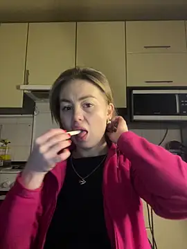 Snapshot of MartaLuna_ chatting on 02-19-26, 07:33 MartaLuna online show from 02-19-26, 07:33