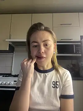 Snapshot of MartaLuna_ chatting on 02-25-26, 10:48 MartaLuna online show from 02-25-26, 10:48