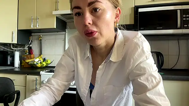 MartaLuna  online show from 04-26-26, 08:11