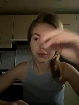 Snapshot of MartaLuna_ chatting on 11-19-25, 06:46 MartaLuna online show from 11-19-25, 06:46