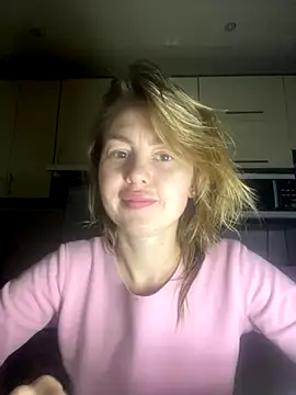 Snapshot of MartaLuna_ chatting on 11-19-25, 07:03 MartaLuna online show from 11-19-25, 07:03