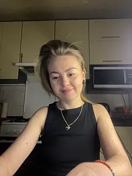 Snapshot of MartaLuna_ chatting on 02-15-26, 03:33 MartaLuna online show from 02-15-26, 03:33