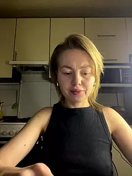 Snapshot of MartaLuna_ chatting on 01-12-26, 07:20 MartaLuna online show from 01-12-26, 07:20