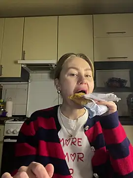 Snapshot of MartaLuna_ chatting on 02-13-26, 03:01 MartaLuna online show from 02-13-26, 03:01