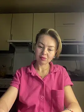 Snapshot of MartaLuna_ chatting on 02-17-26, 09:01 MartaLuna online show from 02-17-26, 09:01