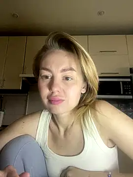 Snapshot of MartaLuna_ chatting on 12-03-25, 07:30 MartaLuna online show from 12-03-25, 07:30