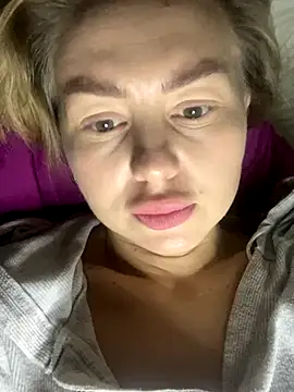 Snapshot of MartaLuna_ chatting on 11-16-25, 07:40 MartaLuna online show from 11-16-25, 07:40