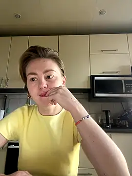 Snapshot of MartaLuna_ chatting on 12-15-25, 09:37 MartaLuna online show from 12-15-25, 09:37