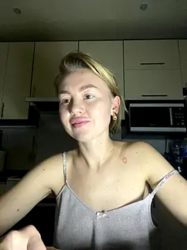 Snapshot of MartaLuna_ chatting on 11-26-25, 07:36 MartaLuna online show from 11-26-25, 07:36