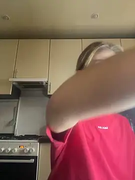 Snapshot of MartaLuna_ chatting on 11-28-25, 11:54 MartaLuna online show from 11-28-25, 11:54